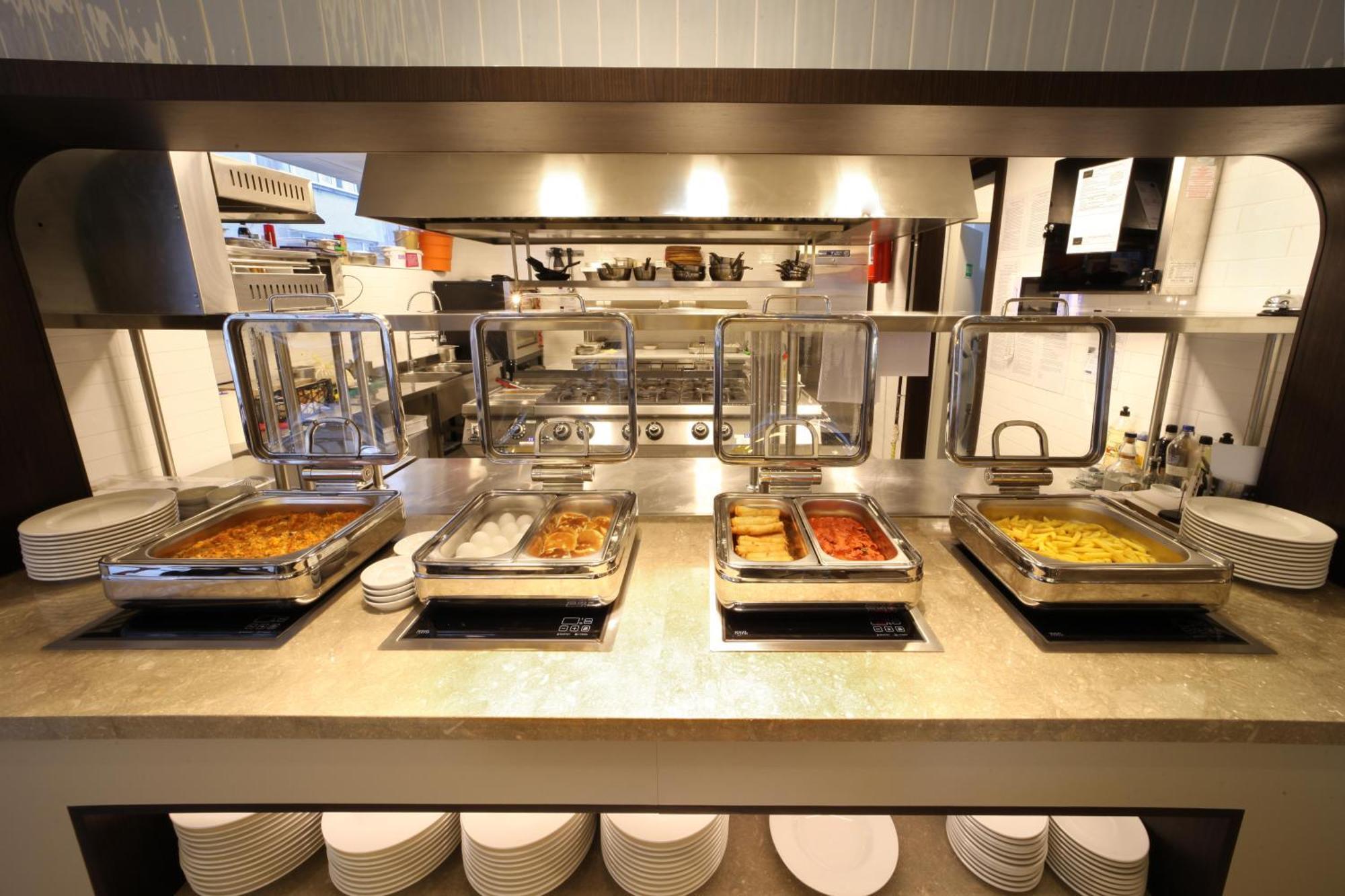 Bentley Hotel Bosphorus - Special Class Istanbul Bagian luar foto A buffet