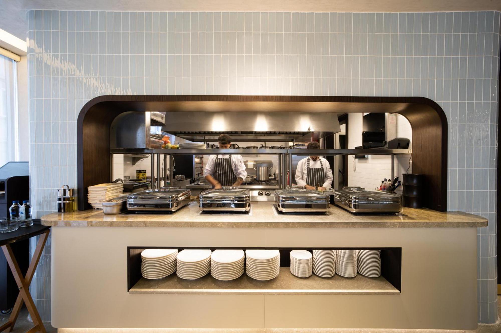 Bentley Hotel Bosphorus - Special Class Istanbul Bagian luar foto Open kitchen at the restaurant
