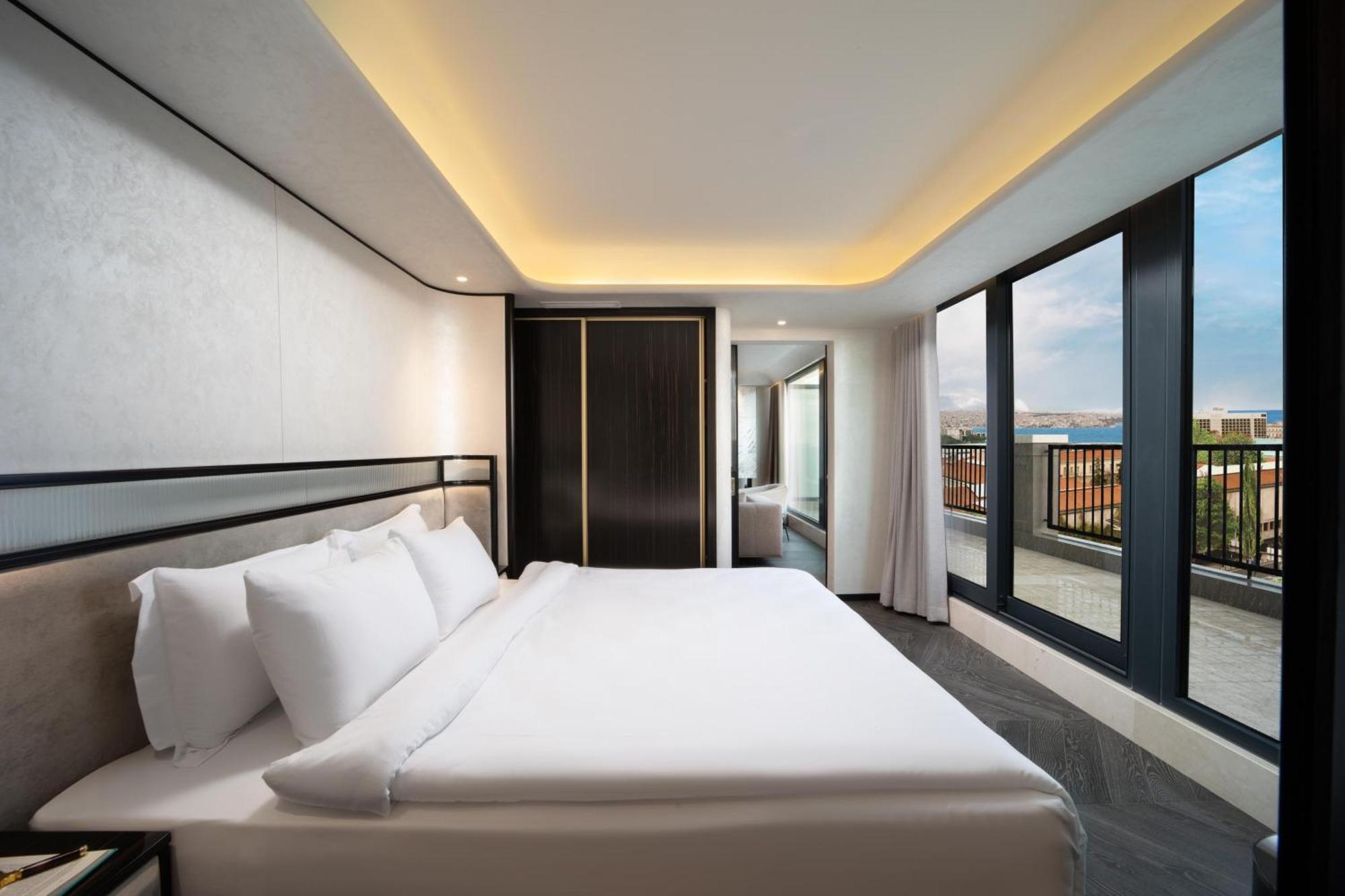Bentley Hotel Bosphorus - Special Class Istanbul Bagian luar foto A bedroom at the hotel