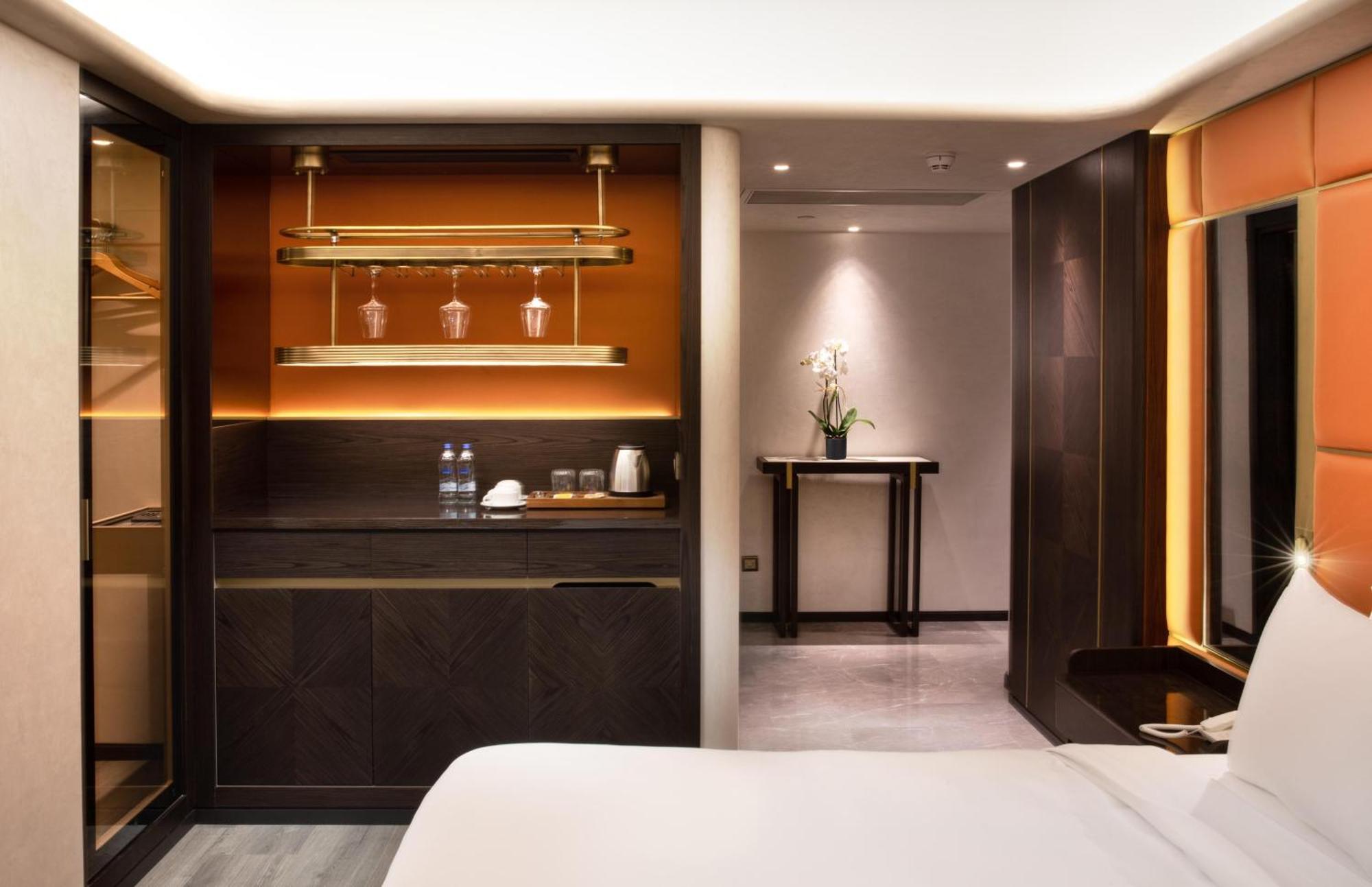 Bentley Hotel Bosphorus - Special Class Istanbul Bagian luar foto A room at the hotel