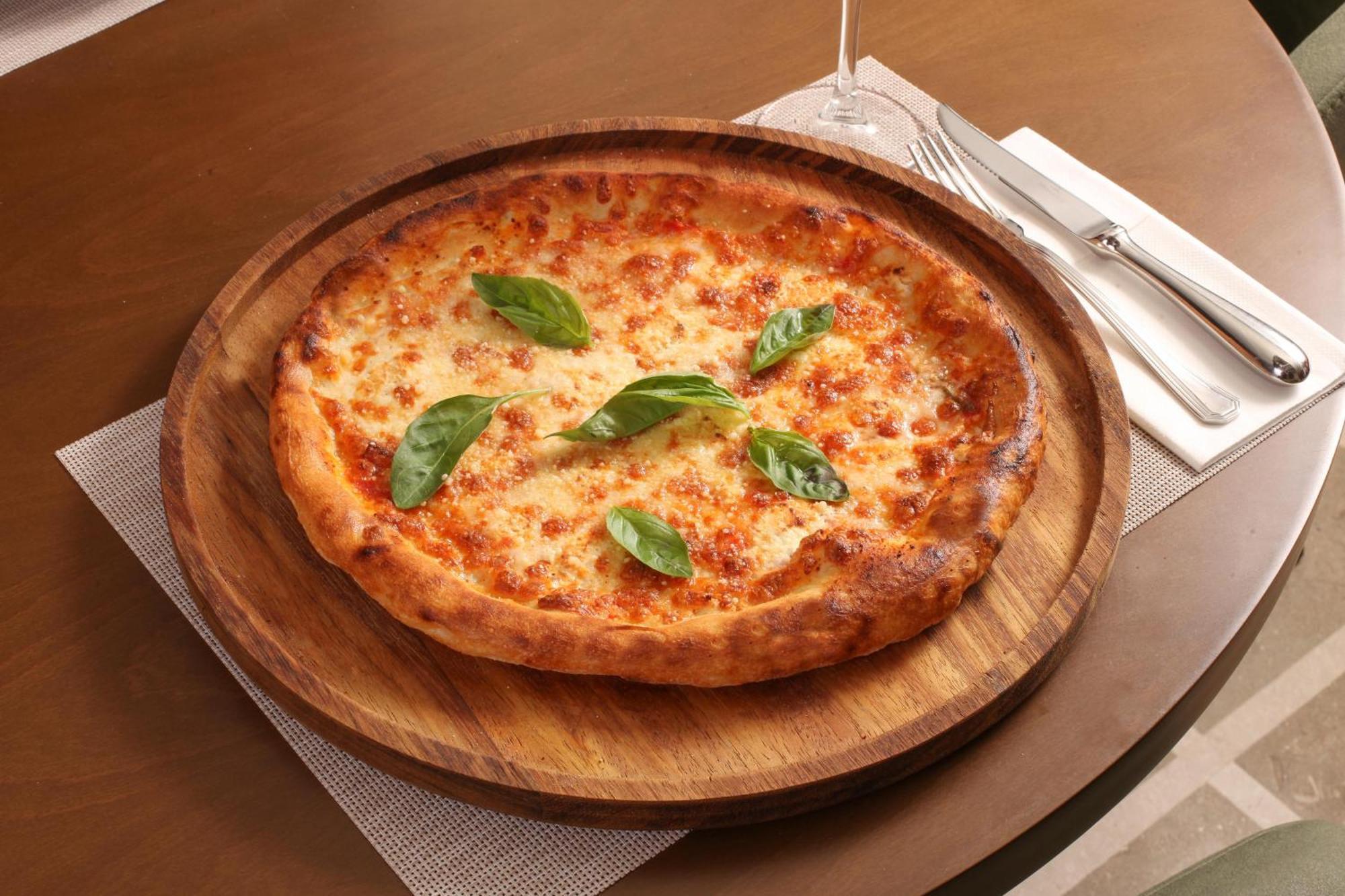 Bentley Hotel Bosphorus - Special Class Istanbul Bagian luar foto A cheese pizza
