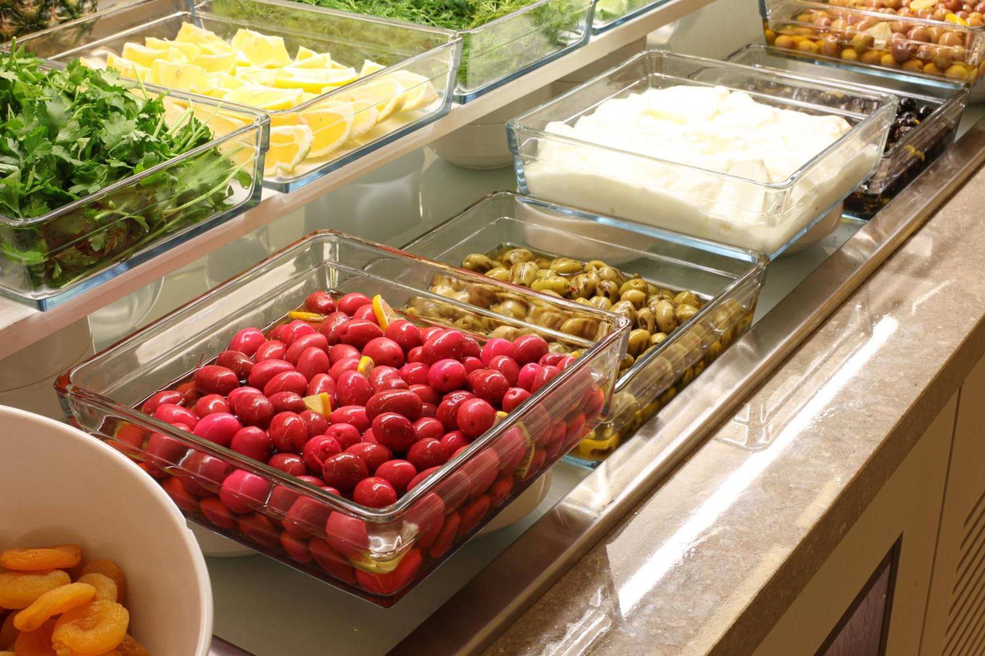 Bentley Hotel Bosphorus - Special Class Istanbul Bagian luar foto Cherry tomatoes and olives