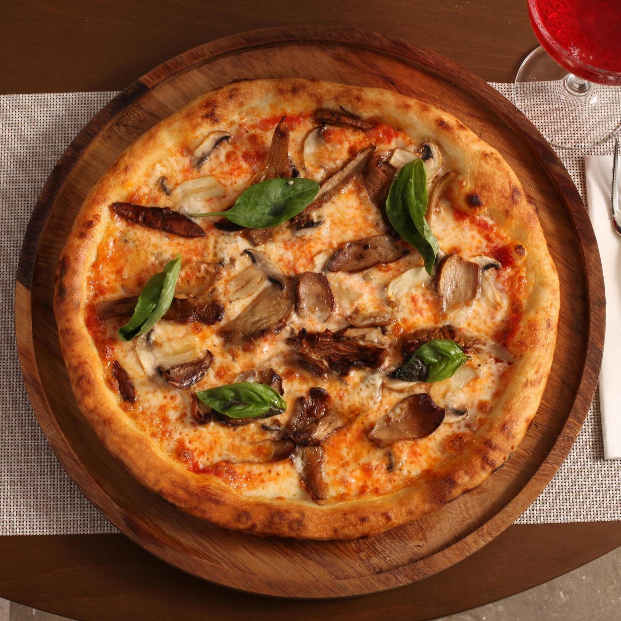 Bentley Hotel Bosphorus - Special Class Istanbul Bagian luar foto Pizza with shiitake mushrooms